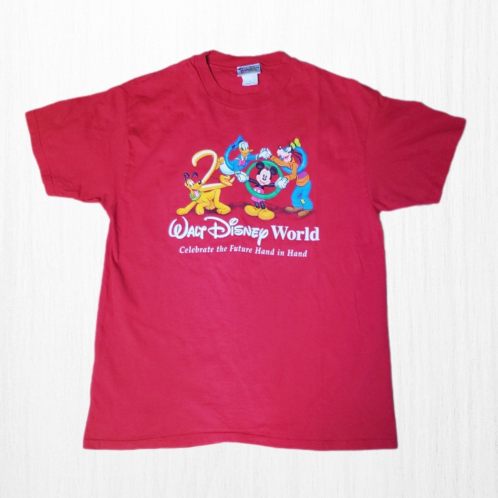 Walt Disney World Celebrate The Future Hand In Hand 2000 Red T Shirt size L